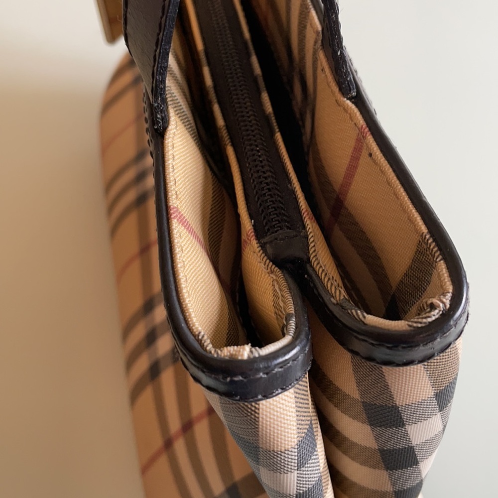 Burberry Bag - Picture 4 of 10
